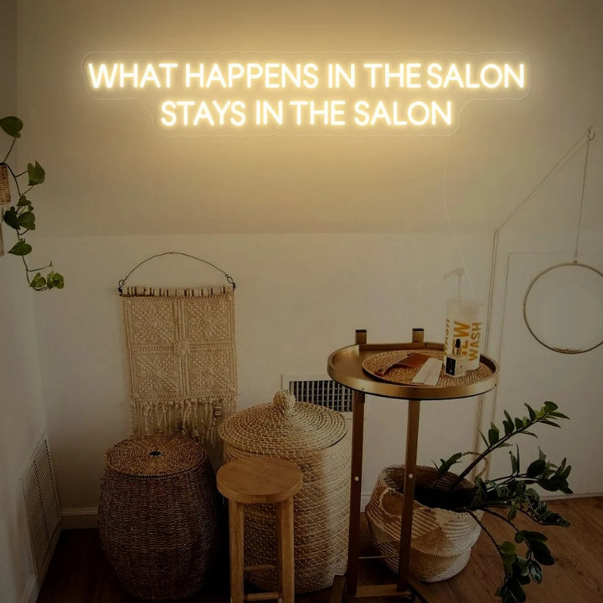 What happens in the salon stays in the salon neon sign